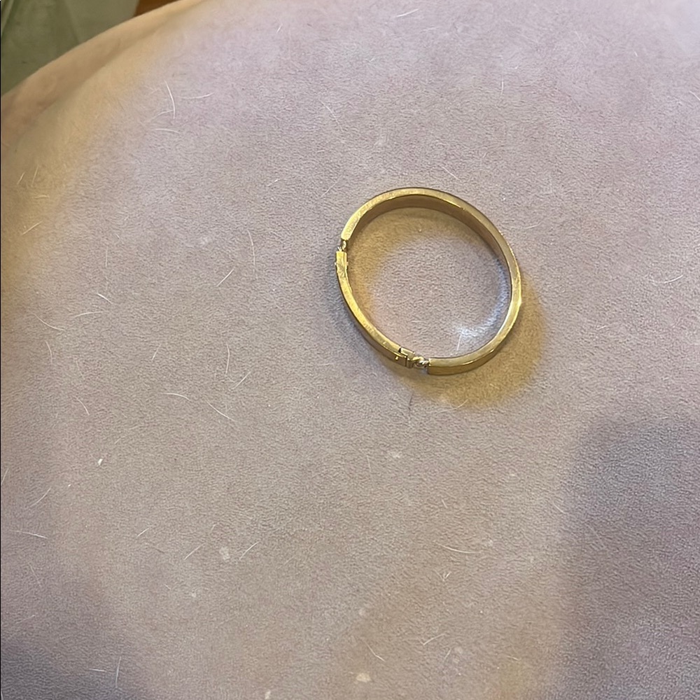 Elegant Gold Women's Bracelet